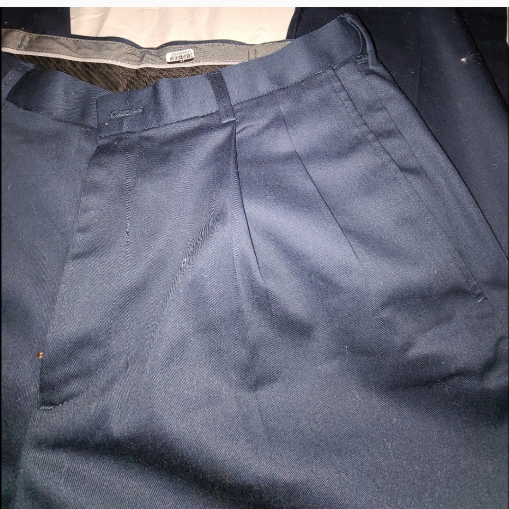 Haggar Classic Fit Premium No Iron Khaki